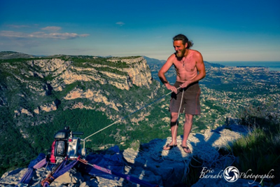 PORTABLE WINCH HAS CONTRIBUTED TO ESTABLISH THE SLACKLINE WORLD RECORD